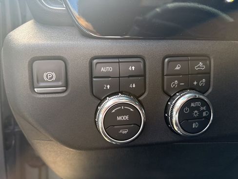 Used 2025 GMC Sierra 2500 SLT w/ SLT Convenience Package AWD/4WD image 18