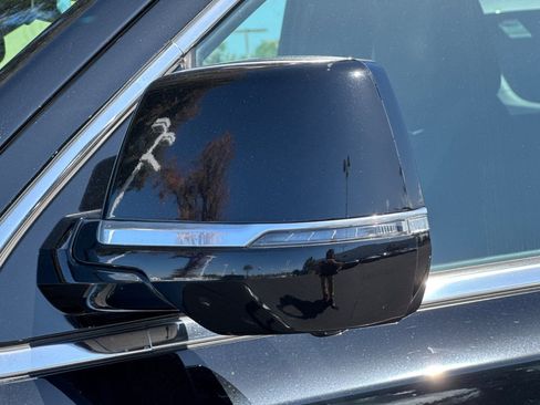 Used 2019 Cadillac Escalade ESV Platinum image 55