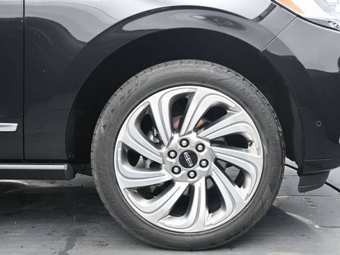 Used 2024 Lincoln Navigator Premiere AWD/4WD image 13