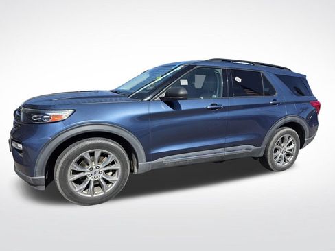 Used 2020 Ford Explorer XLT w/ Equipment Group 202A AWD/4WD image 4