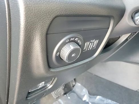 Used 2022 Jeep Grand Cherokee Overland w/ Adv Protech Group III image 17