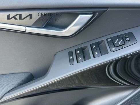 Certified 2024 Kia Niro EX FWD image 12