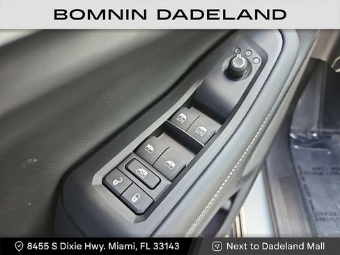 Used 2025 Jeep Grand Cherokee Limited w/ Black Appearance Package image 22