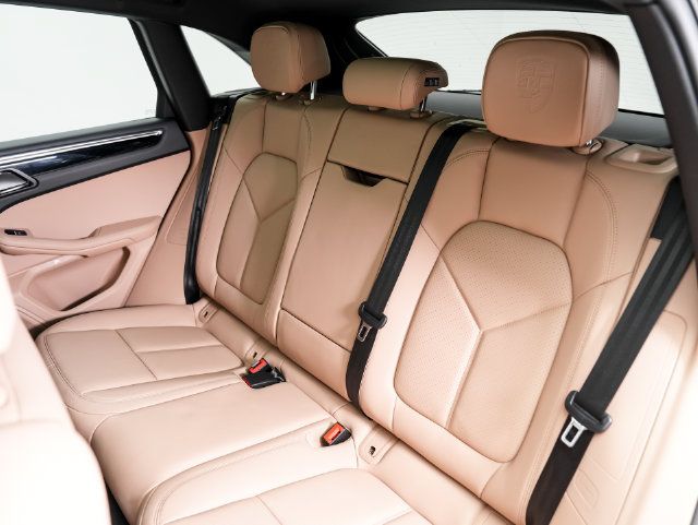Certified 2026 Porsche Macan AWD/4WD image 27