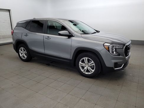 Used 2024 GMC Terrain SLE image 11