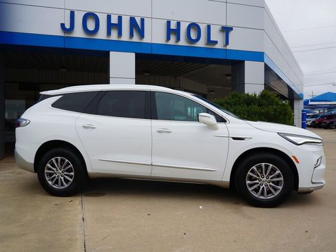 Used 2024 Buick Enclave Premium FWD image 8
