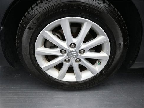 Used 2011 Toyota Camry XLE image 33