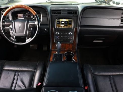 Used 2016 Lincoln Navigator Select RWD image 24