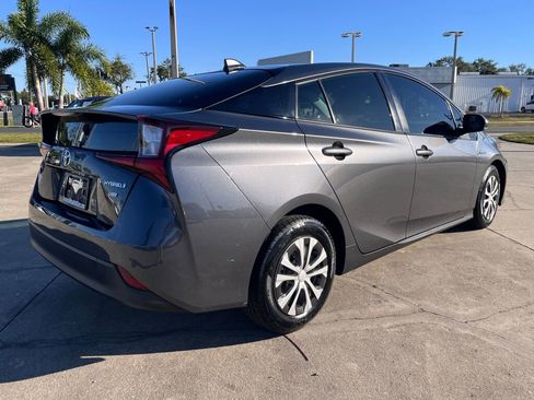 Used 2022 Toyota Prius L Eco image 3
