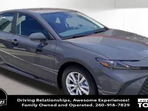 Used 2025 Toyota Camry LE image 1