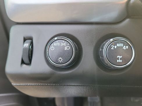 Used 2017 Chevrolet Suburban LT image 25