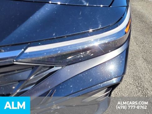 Used 2024 Hyundai Elantra Limited image 19