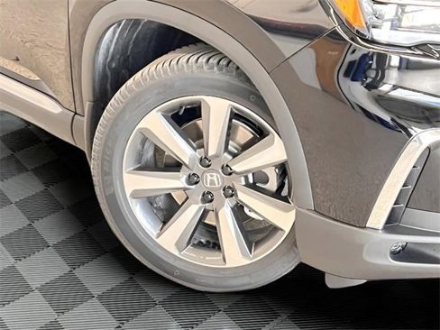 Used 2025 Honda Pilot Elite image 34