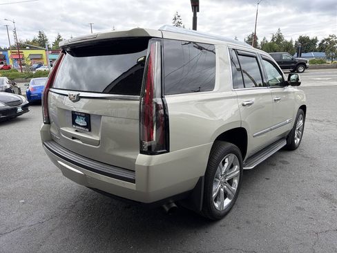 Used 2016 Cadillac Escalade Platinum AWD/4WD image 7