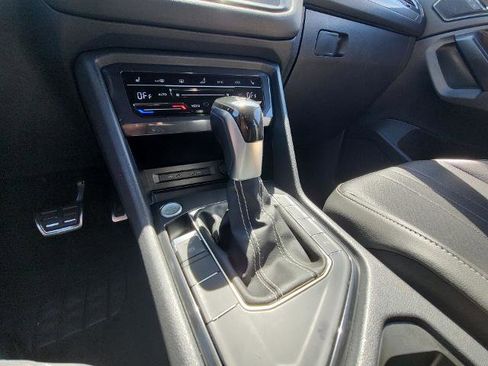 Used 2022 Volkswagen Tiguan SE R-Line image 15