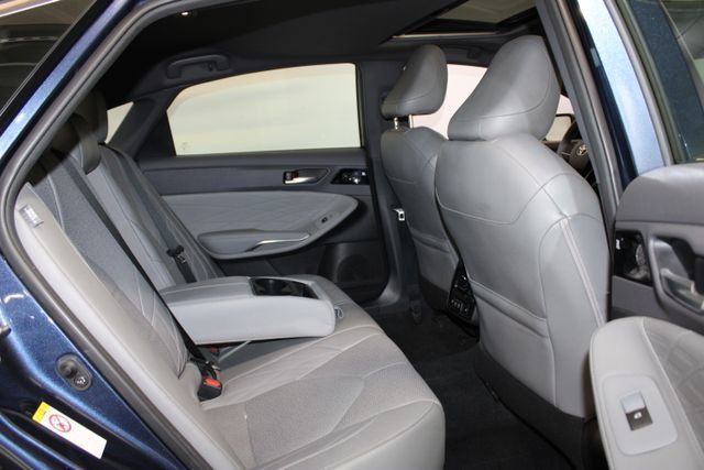 Used 2019 Toyota Avalon Limited w/ All Weather Liner Package FWD image 12