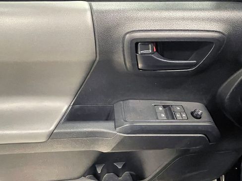 Used 2021 Toyota Tacoma SR AWD/4WD image 18