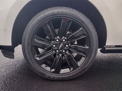 Certified 2024 Lincoln Navigator L Reserve image 9