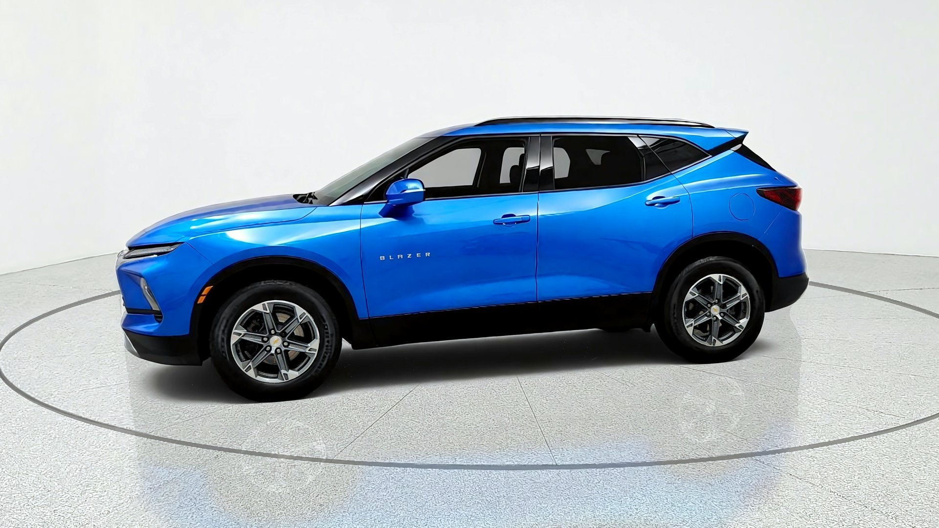 Used 2024 Chevrolet Blazer LT w/ Sound & Technology Package FWD image 2