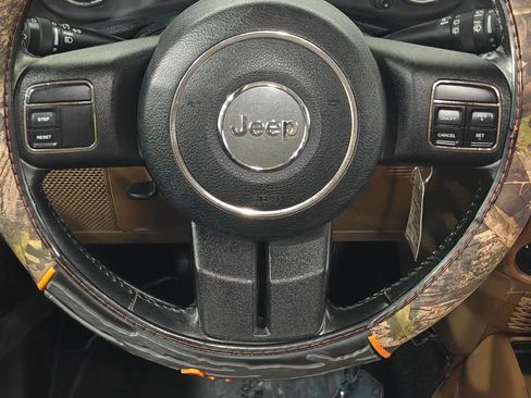 Used 2011 Jeep Wrangler Unlimited Sahara w/ Trailer Tow Group AWD/4WD image 5