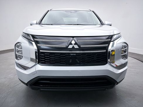 New 2025 Mitsubishi Outlander ES image 2