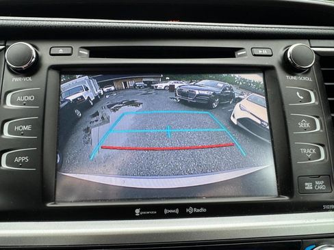 Used 2019 Toyota Highlander XLE image 23