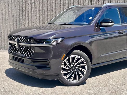 Certified 2025 Lincoln Navigator Black Label AWD/4WD image 2