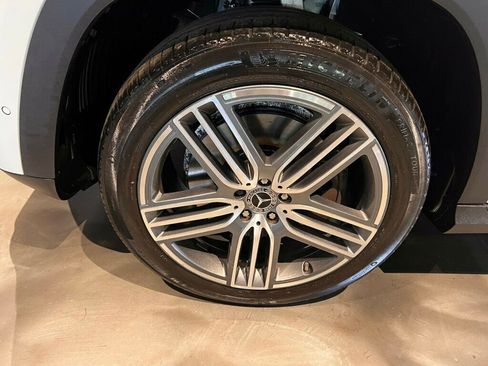 Used 2024 Mercedes-Benz GLS 450 4MATIC image 10