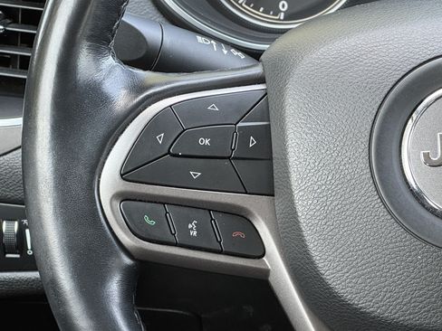 Used 2021 Jeep Cherokee Latitude Plus w/ Sun & Sound Group FWD image 11