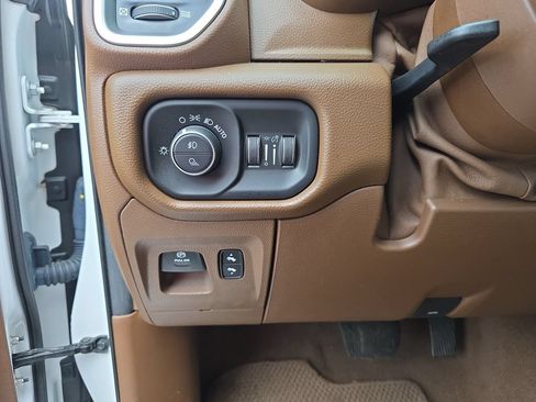 Used 2019 RAM 1500 Laramie AWD/4WD image 20