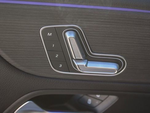 Used 2021 Mercedes-Benz GLB 250 image 22