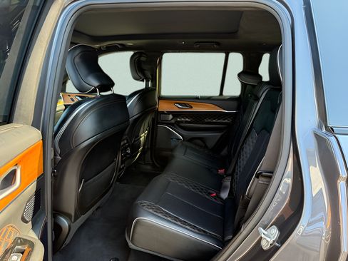 Used 2022 Jeep Grand Cherokee Summit AWD/4WD image 5