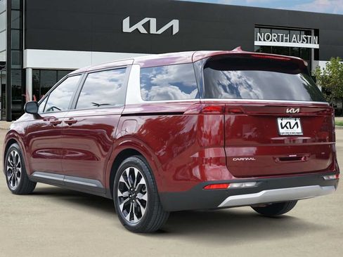 Certified 2023 Kia Carnival EX FWD image 4