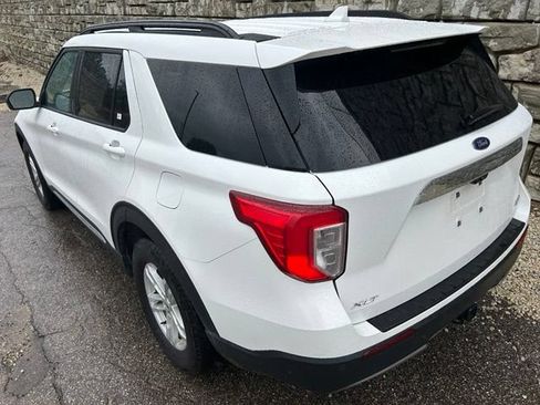 Used 2023 Ford Explorer XLT w/ Equipment Group 202A AWD/4WD image 4