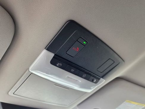 Used 2025 Nissan Pathfinder SV FWD image 38