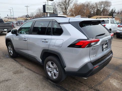 Used 2022 Toyota RAV4 LE image 5