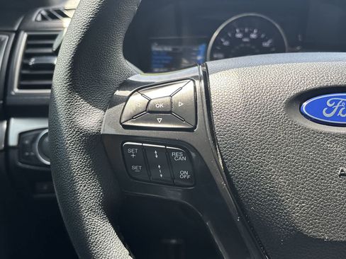 Used 2018 Ford Explorer XLT w/ Equipment Group 202A AWD/4WD image 14