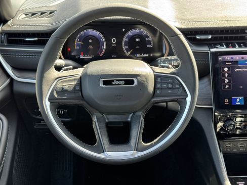 New 2025 Jeep Grand Cherokee Limited image 15