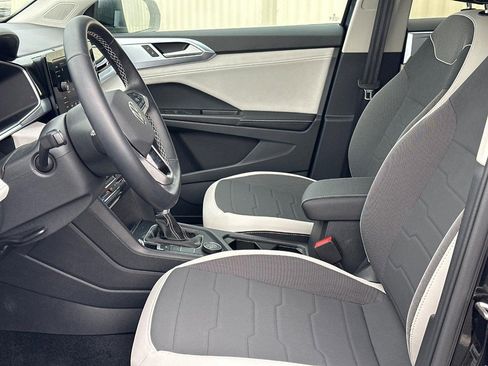 Used 2025 Volkswagen Taos SE image 18