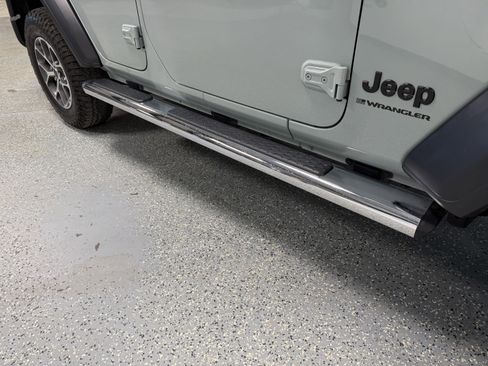 Used 2024 Jeep Wrangler Sport S image 32