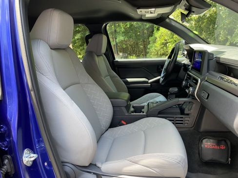 Used 2025 Toyota Tacoma SR5 RWD image 33
