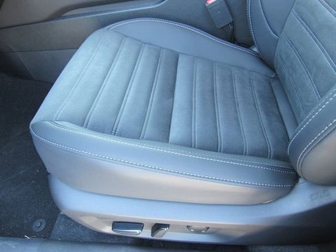 New 2025 Mitsubishi Outlander SE image 13