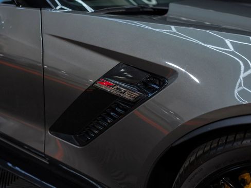 Used 2015 Chevrolet Corvette Z06 w/ Z07 Performance Package RWD image 6