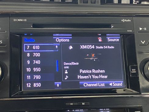 Used 2016 Toyota Avalon XLE Premium image 25