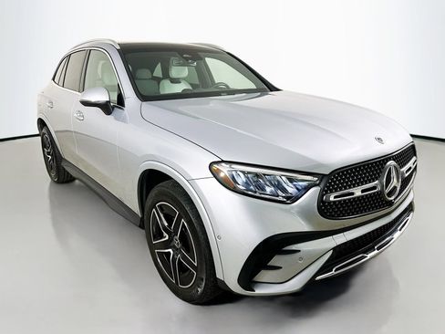 Used 2024 Mercedes-Benz GLC 300 4MATIC image 3