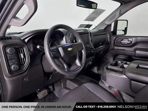 Used 2021 Chevrolet Silverado 2500 Custom w/ Custom Value Package image 9