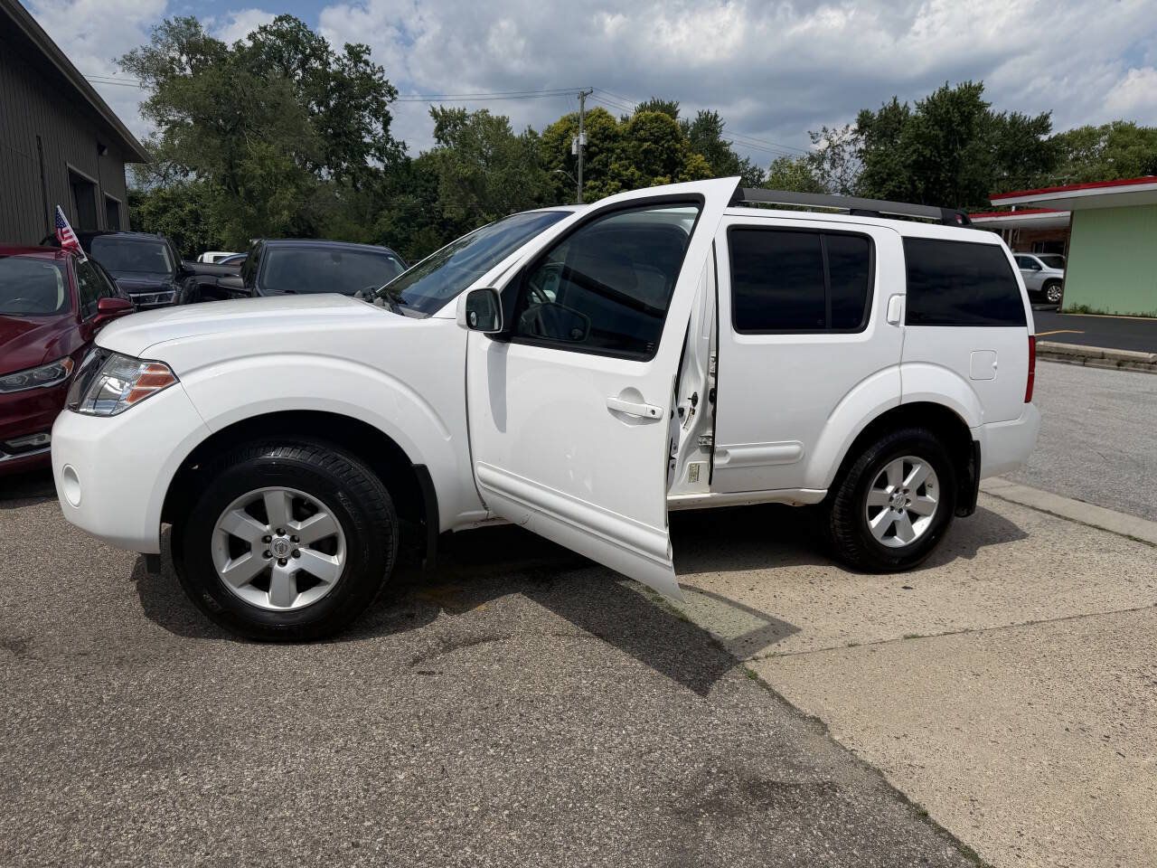 Used 2008 Nissan Pathfinder SE AWD/4WD image 28