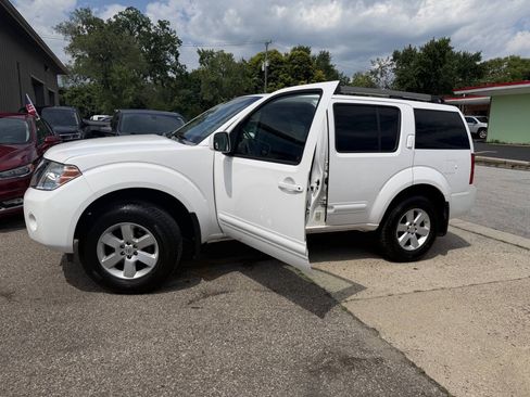 Used 2008 Nissan Pathfinder SE AWD/4WD image 28