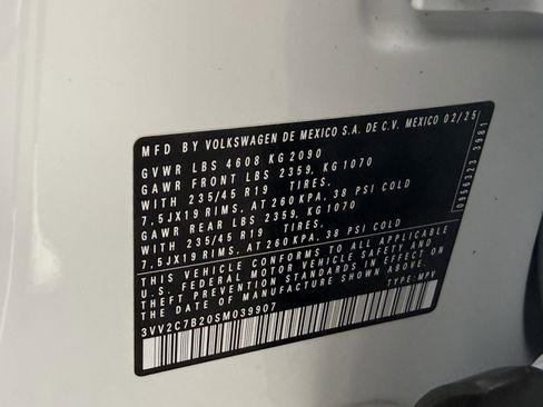 Used 2025 Volkswagen Taos SE image 24