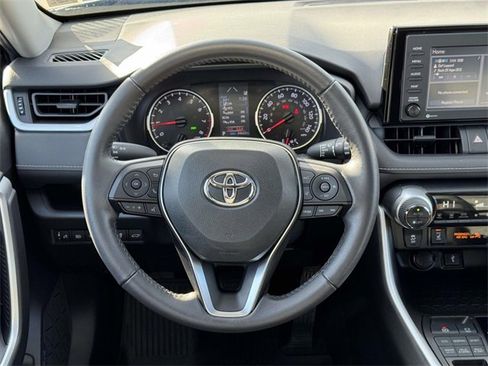 Used 2022 Toyota RAV4 XLE image 13